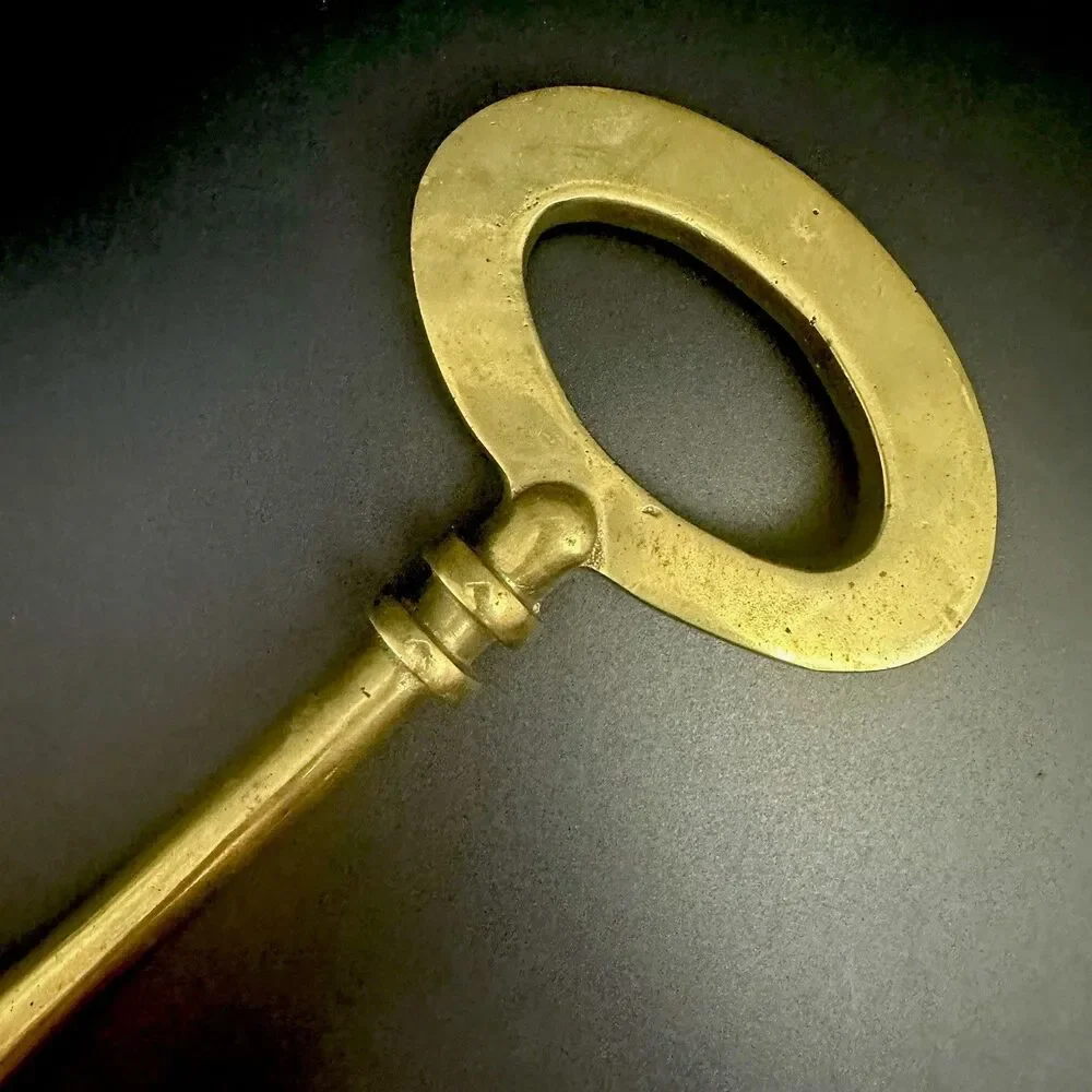 Vintage 14” Heavy Cast Brass Large Skeleton Heart Key Wall Hanging Decor
